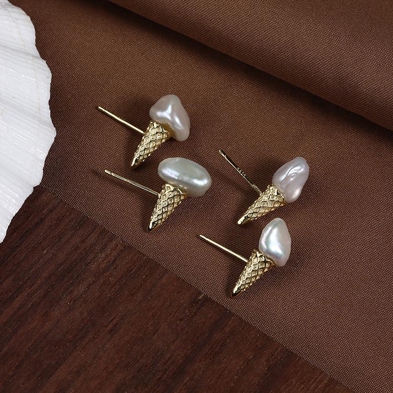 (E068)  Sweet French ice cream pearl stud earrings