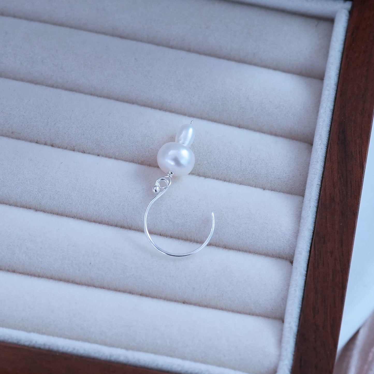 (E059) Pearl sterling silver stud & earrings