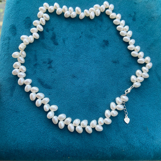 (N041)White necklace usd70