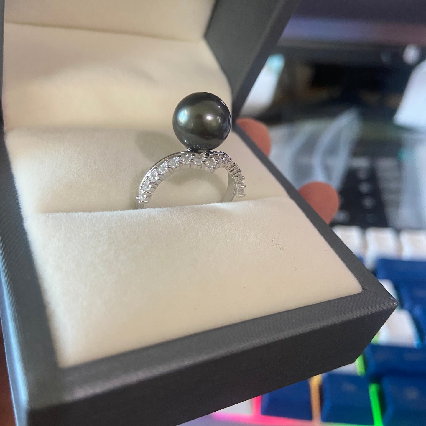 Black Tahitian pearl ring (R31)