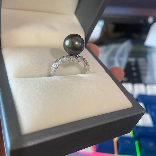 Black Tahitian pearl ring (R31)
