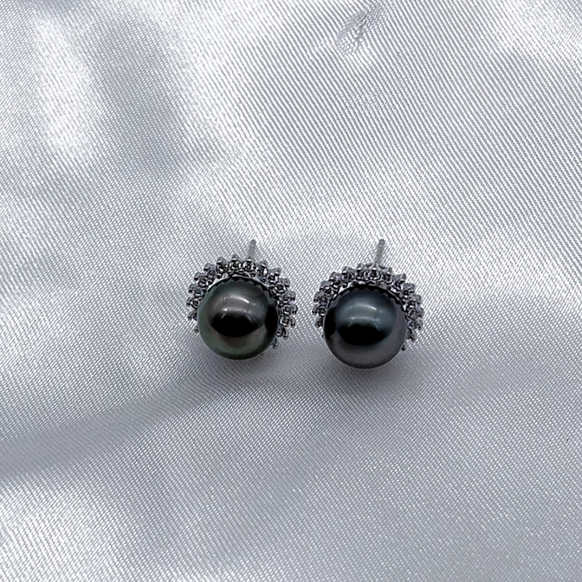 E70 Silver earrings with Tahiti pearls