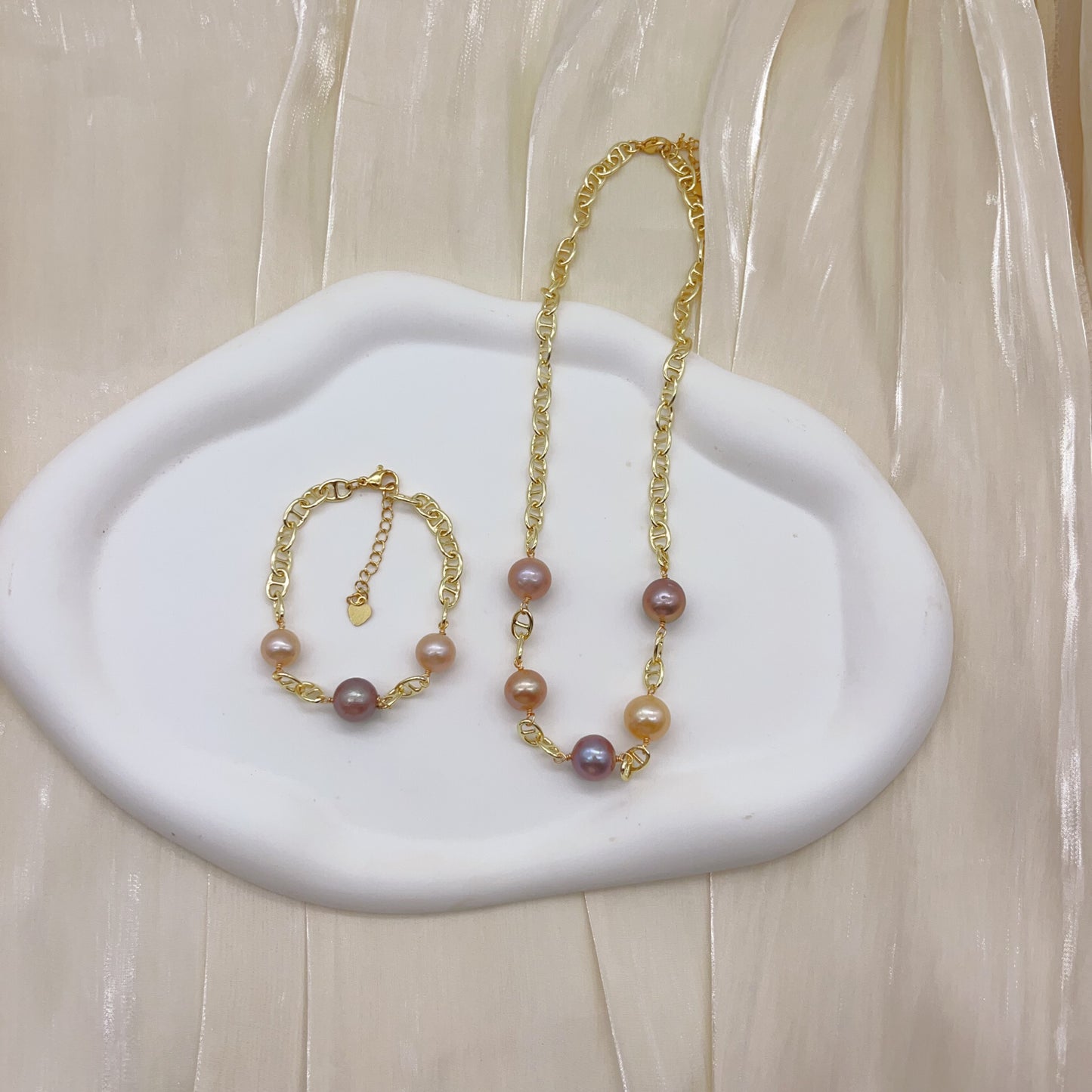 (J053)   Edison pearl set