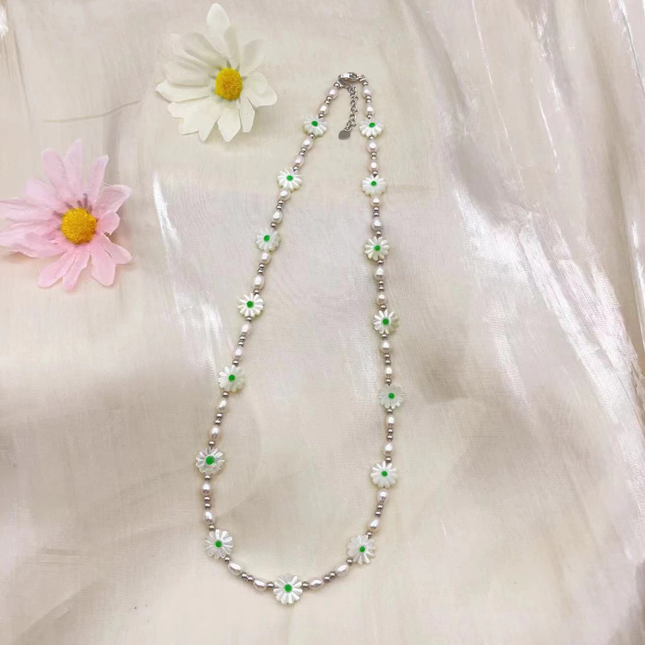 (J069) Daisy pearl set