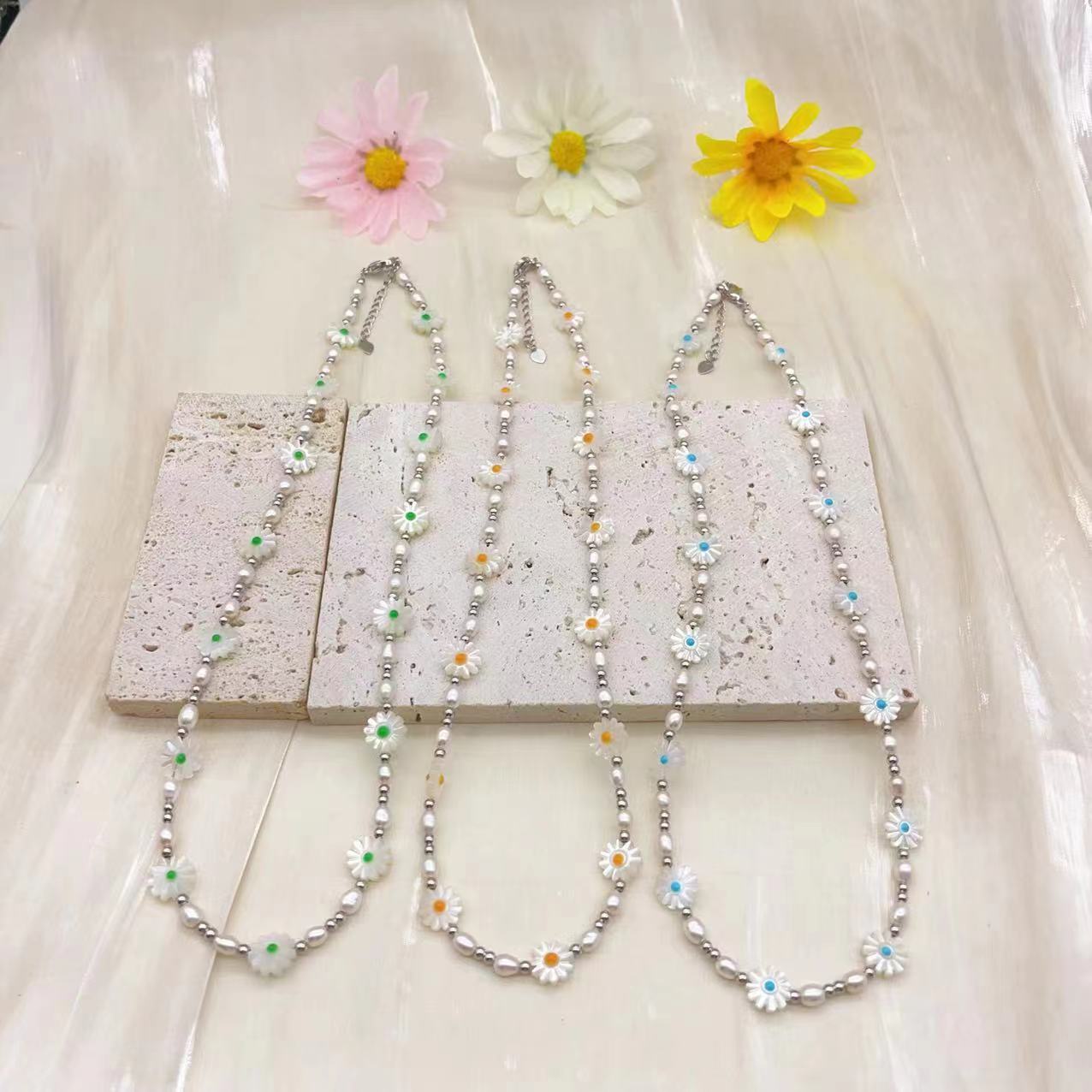 (J069) Daisy pearl set