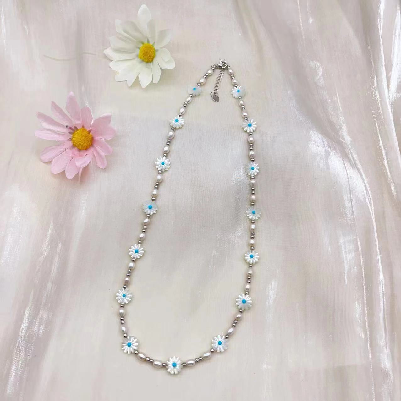 (J069) Daisy pearl set
