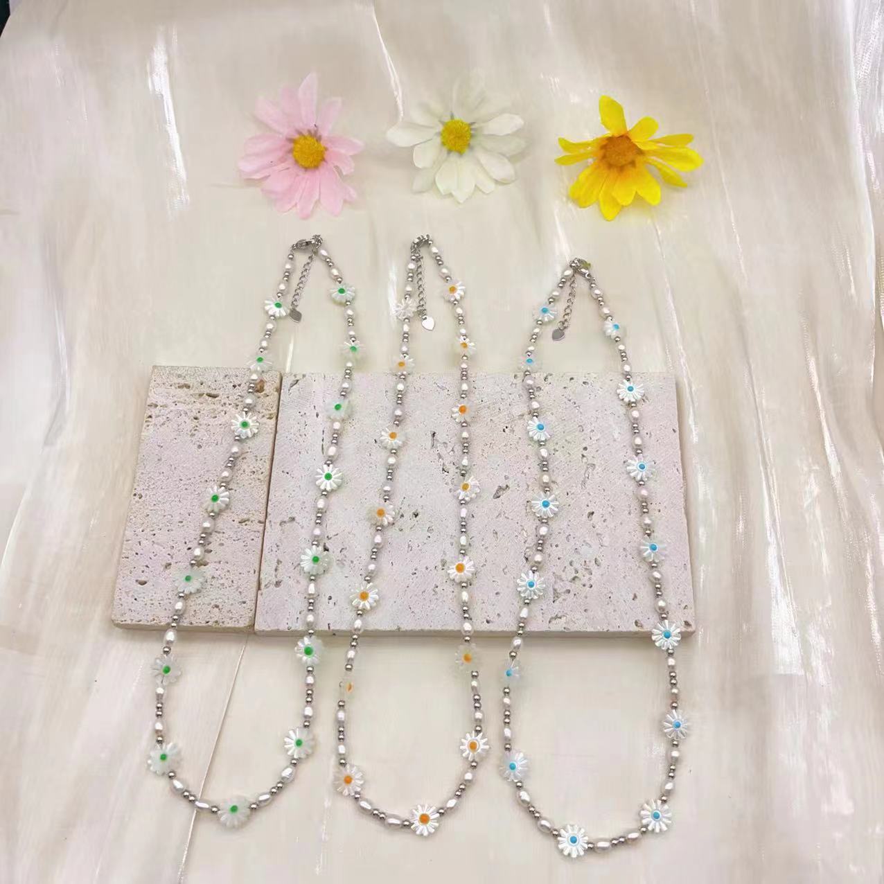 (J069) Daisy pearl set
