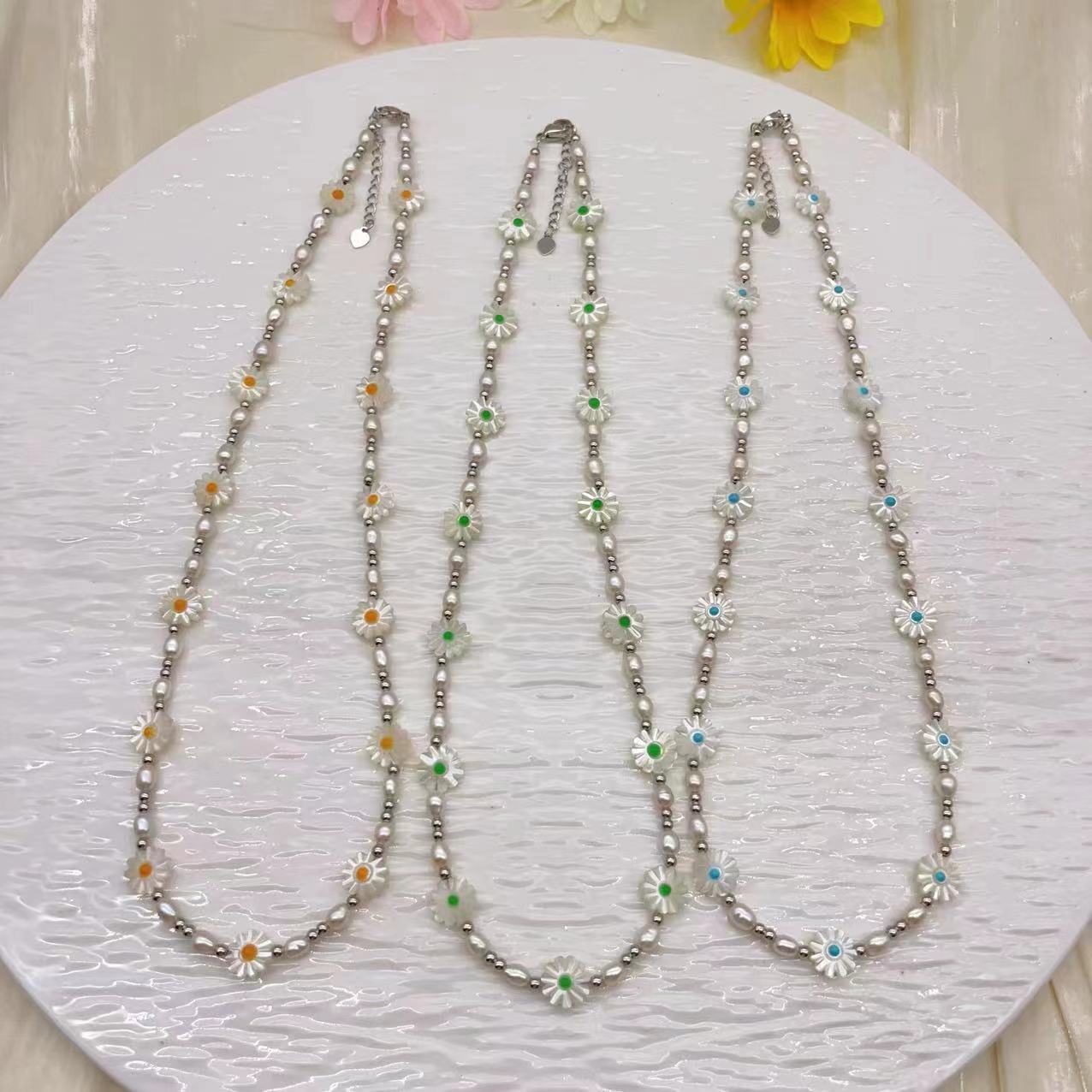 (J069) Daisy pearl set