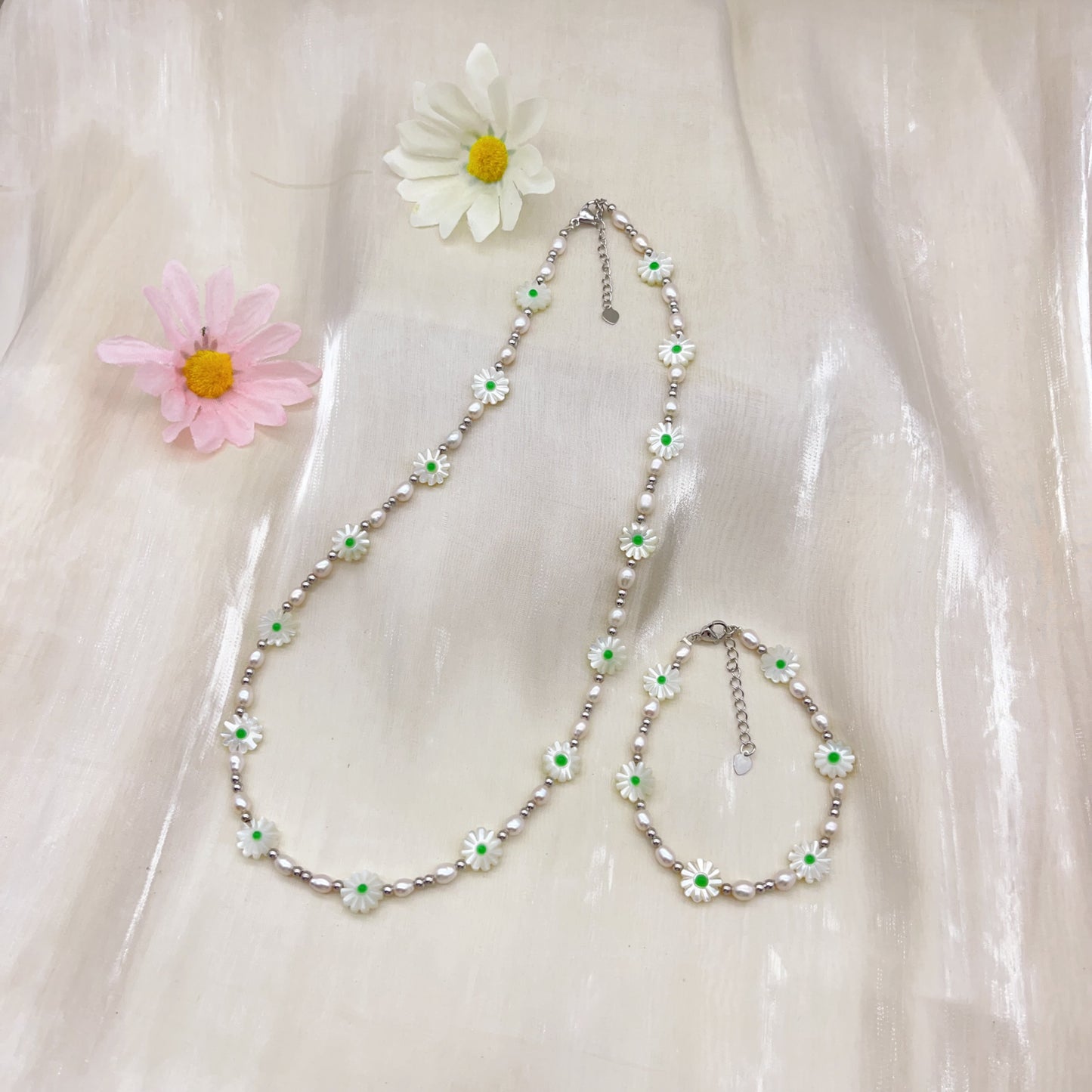 (J015)  seawater shell Daisy and pearl set
