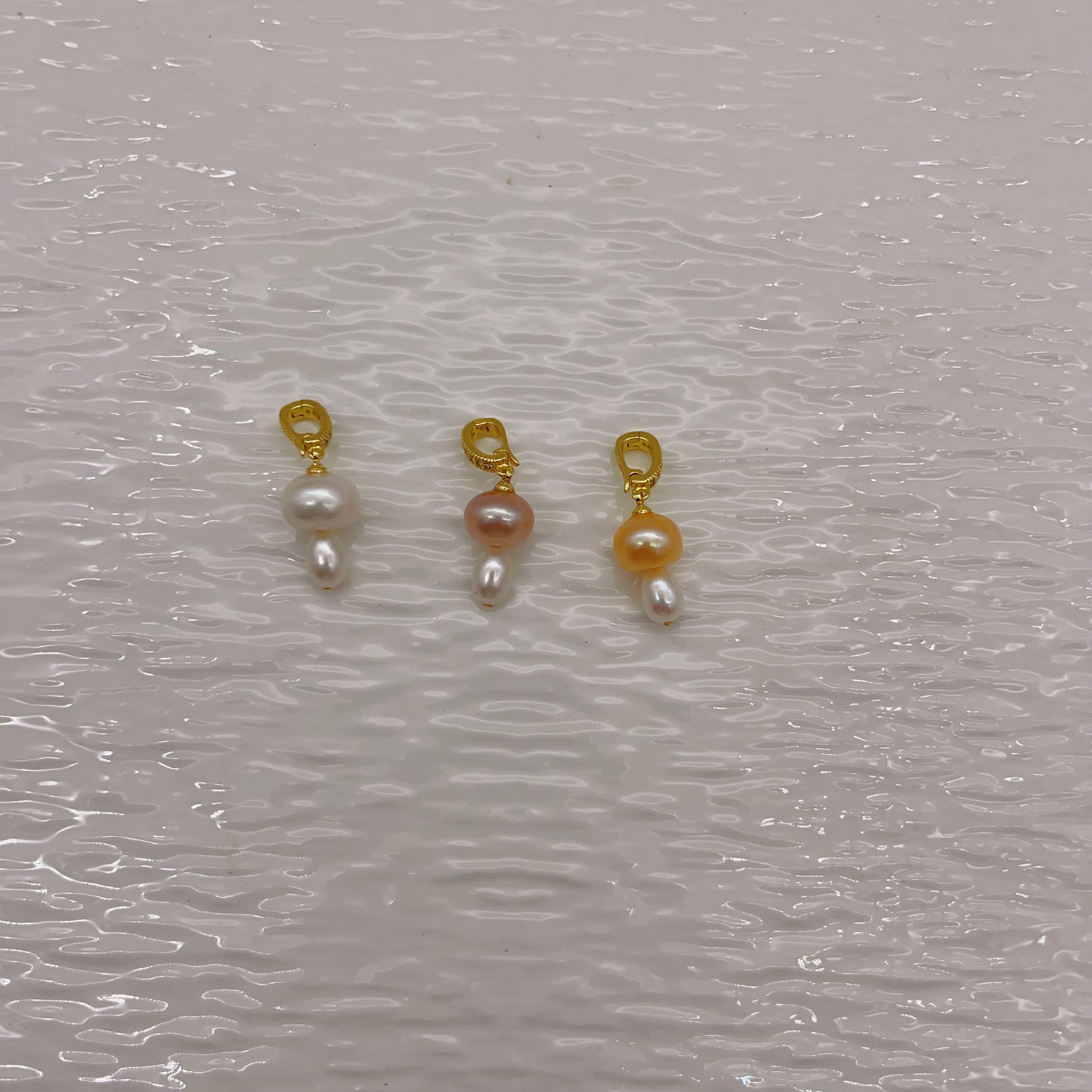 (P011) mushroom pearl pendant