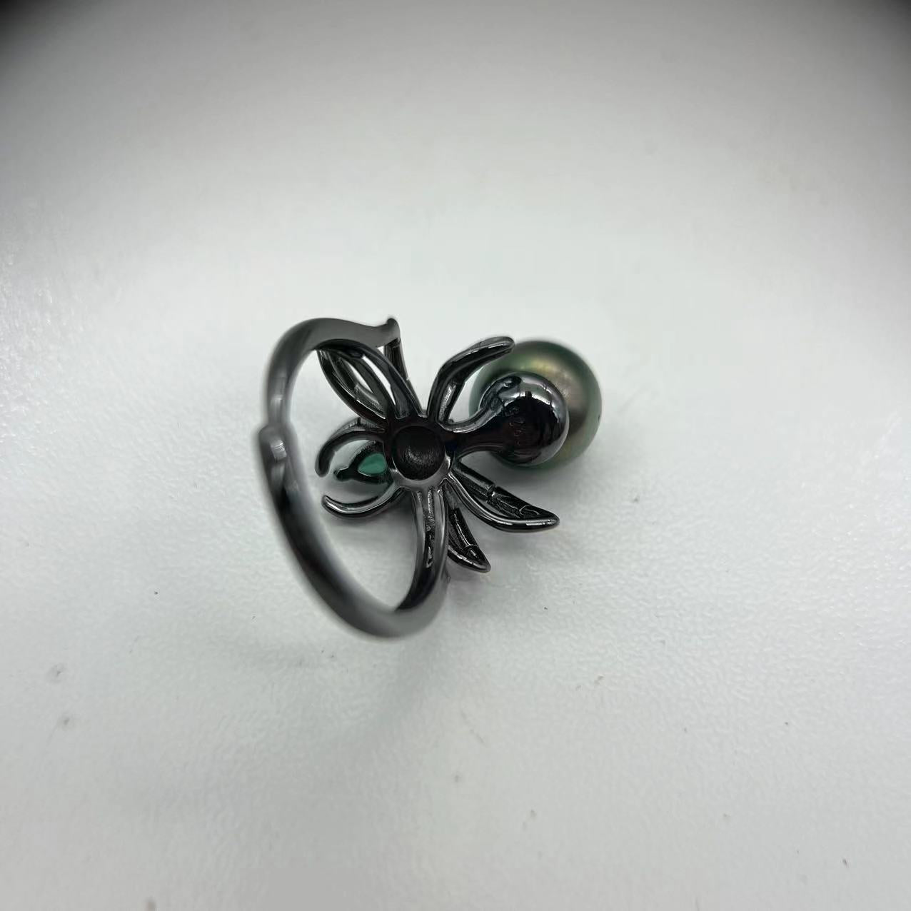 Black S925 silver spider and black Tahitian pearl ring