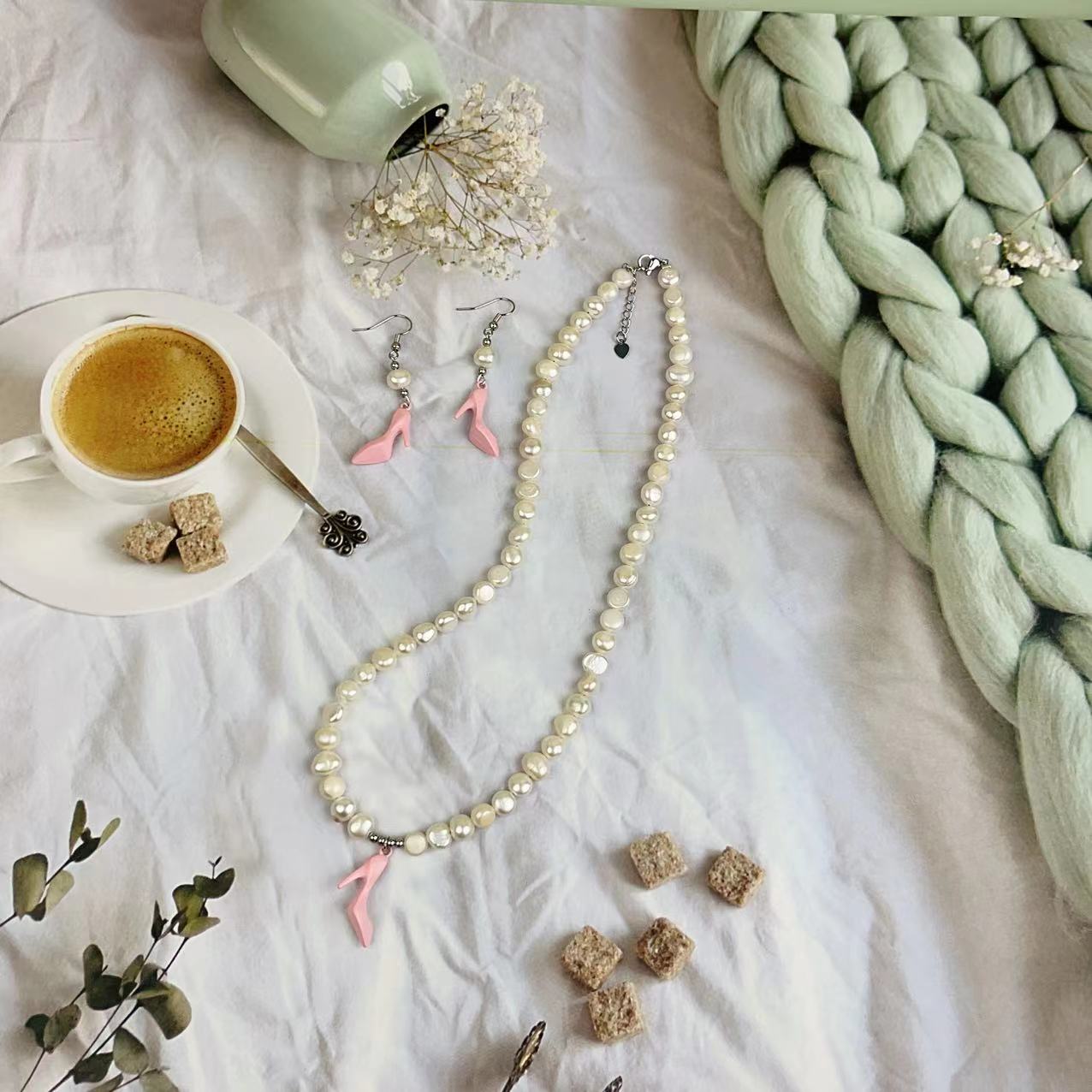 (J012)  High heels and cat Pearl Jewelry set