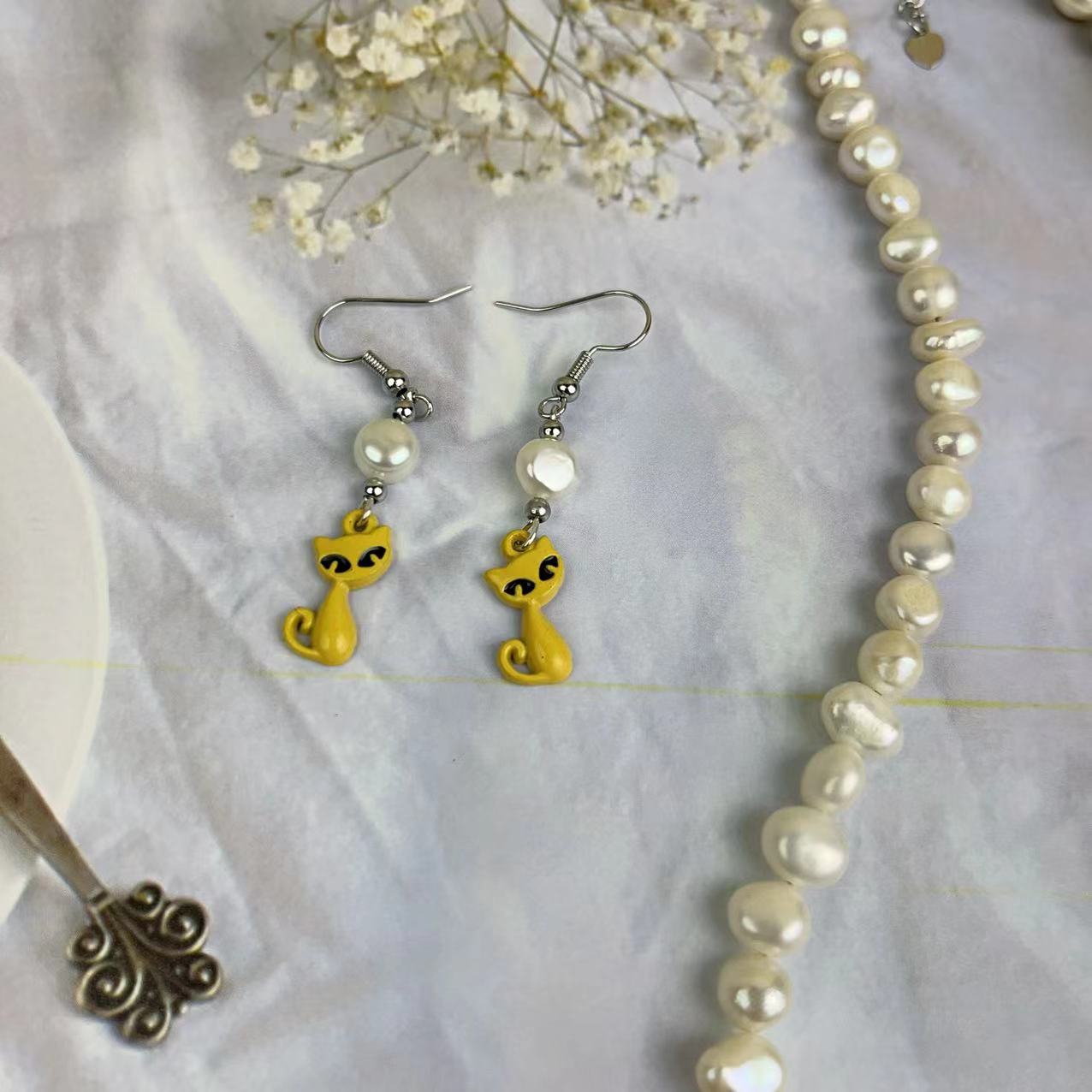 (J012)  High heels and cat Pearl Jewelry set