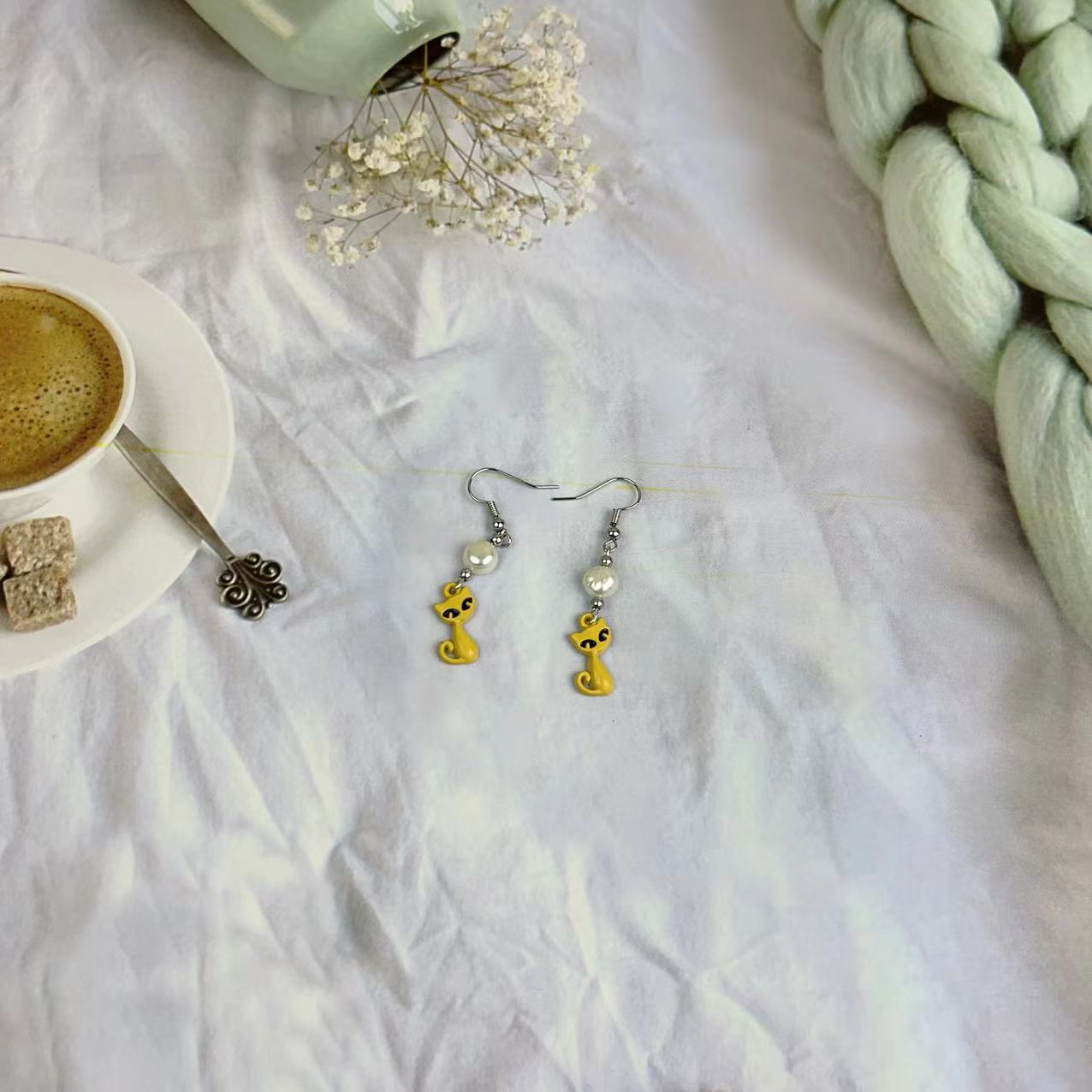 (J012)  High heels and cat Pearl Jewelry set