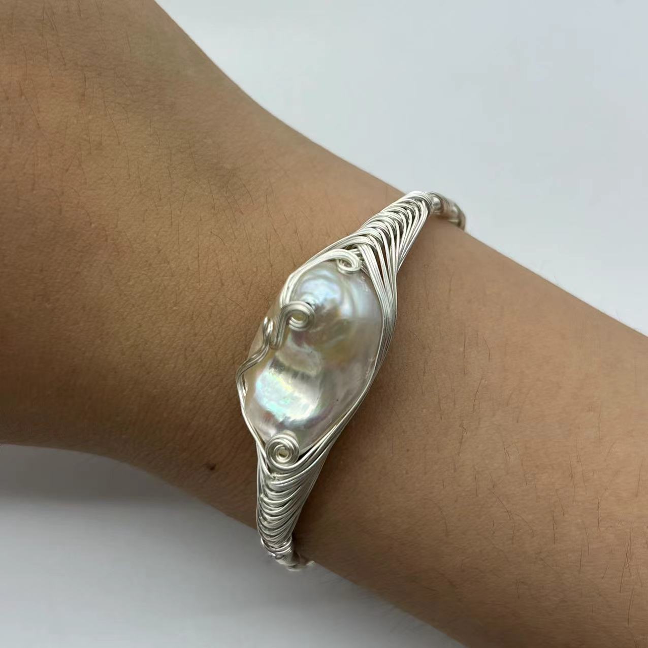 (B032) Legendary Baroque Bangle