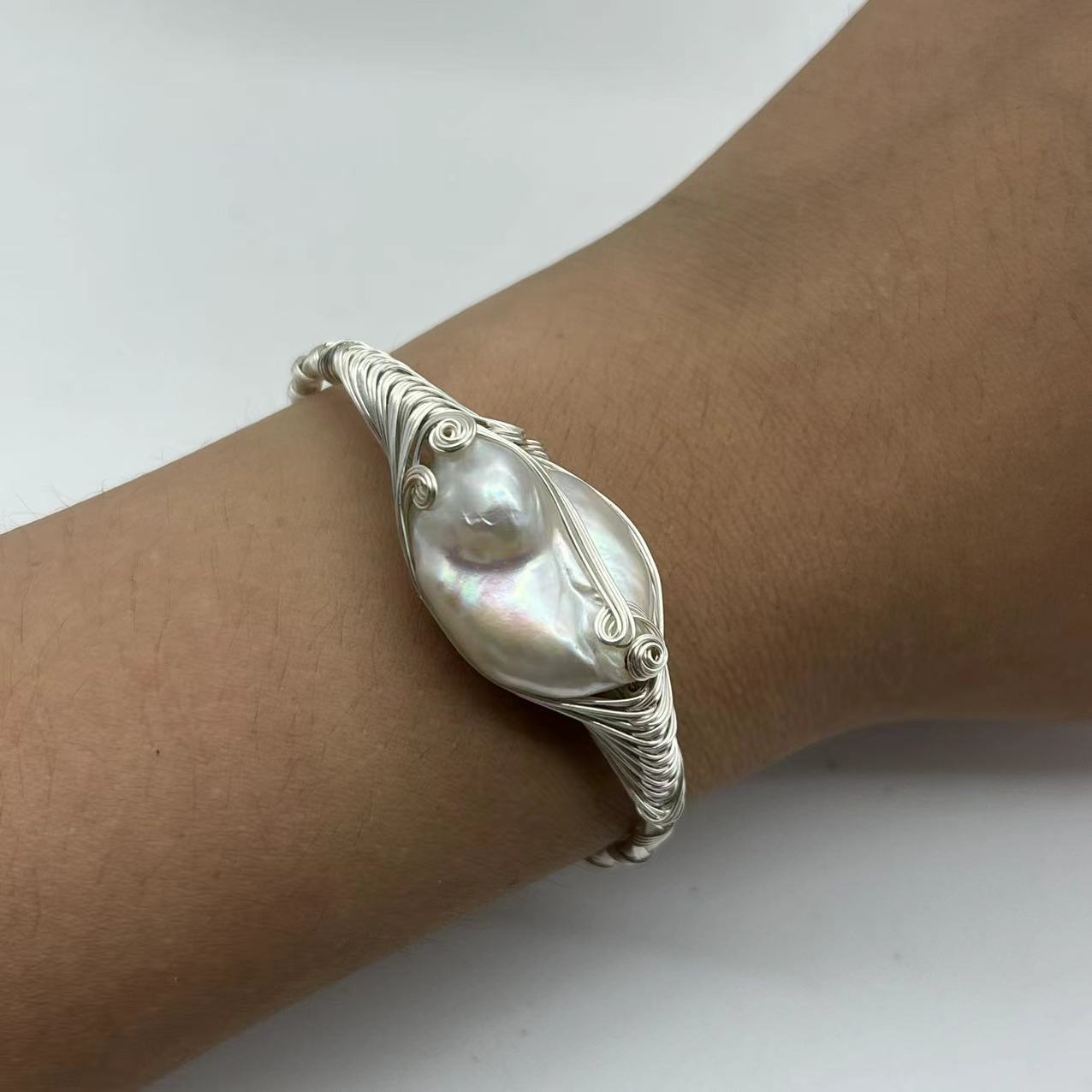 (B032) Legendary Baroque Bangle