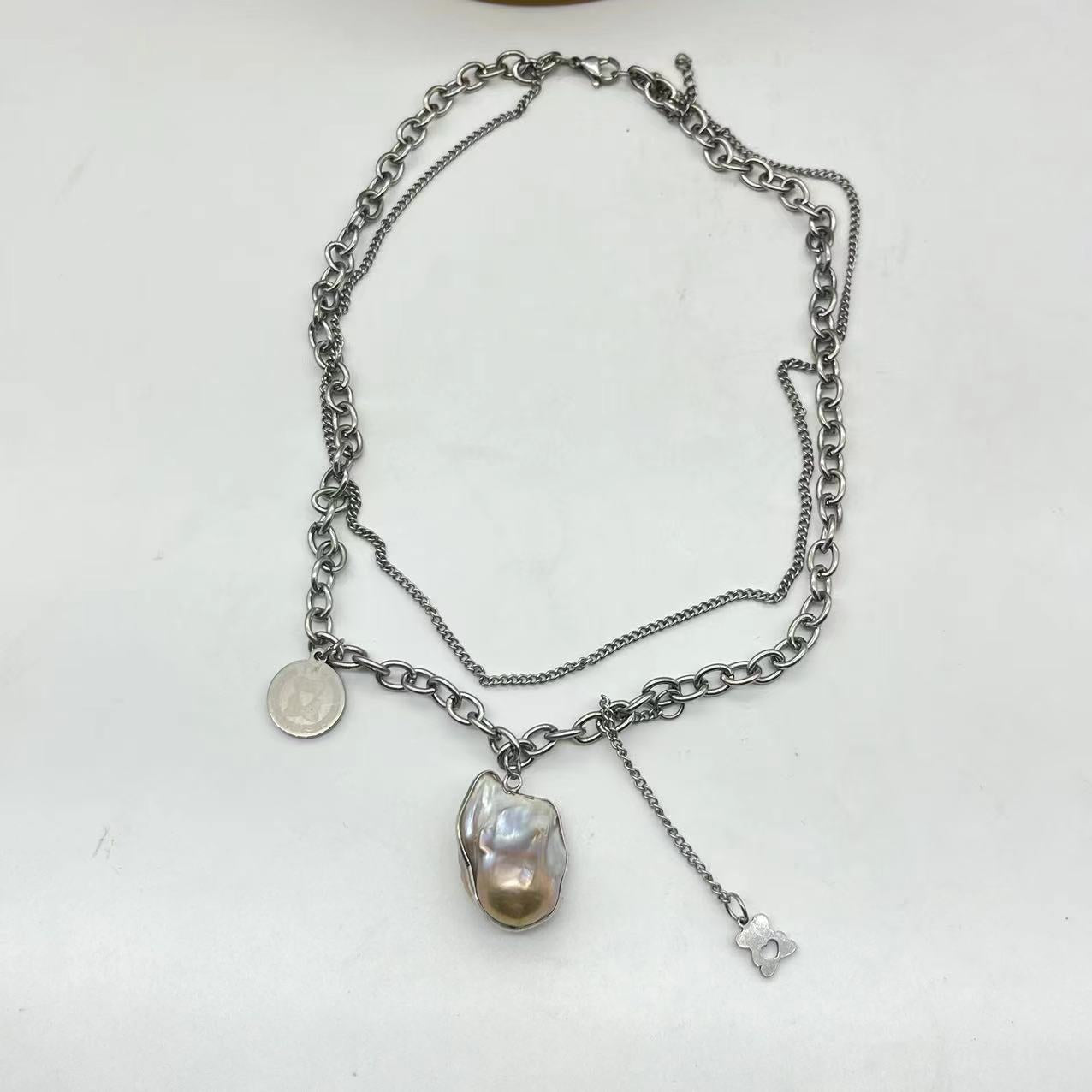 (P010) Legendary Baroque Pendant