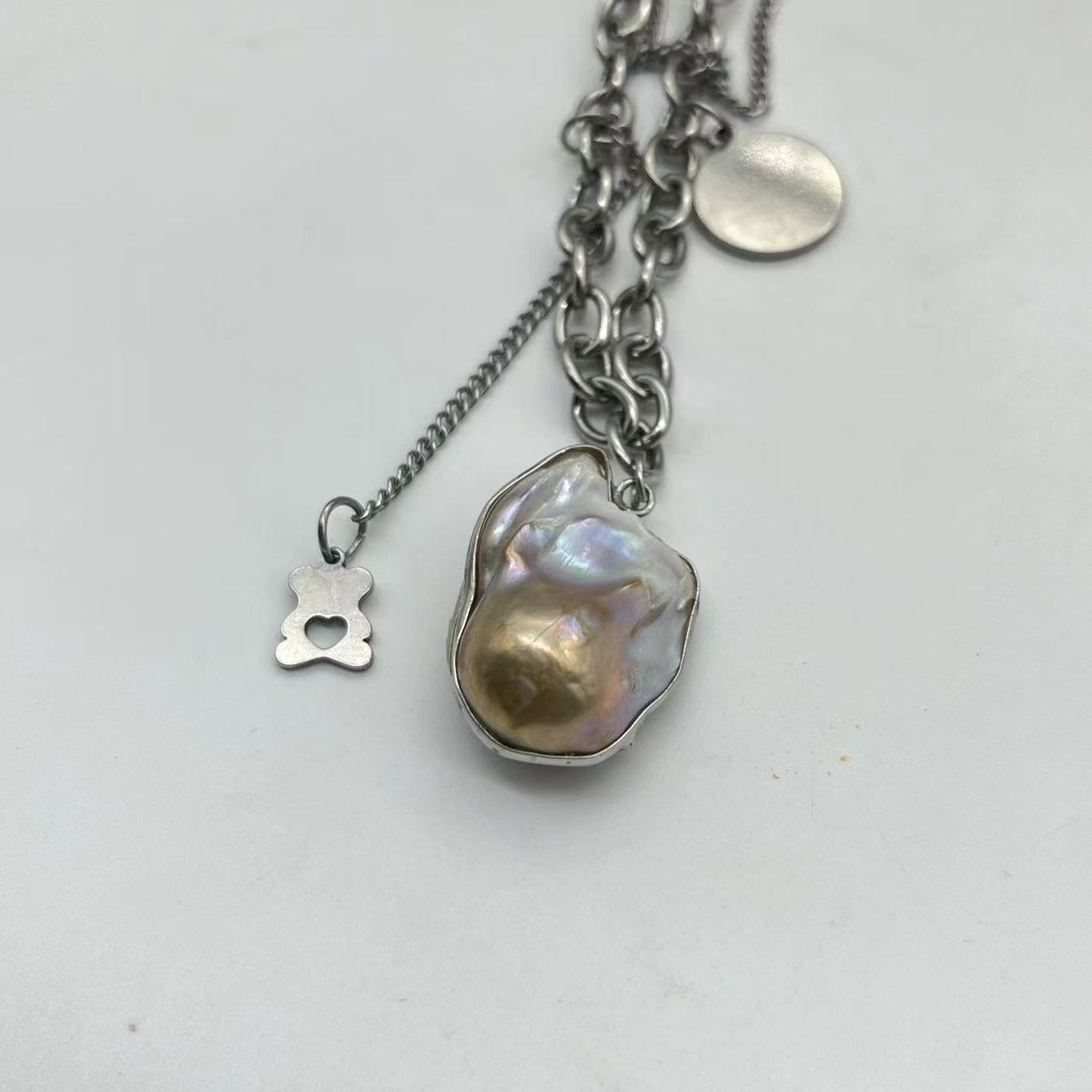 (P010) Legendary Baroque Pendant