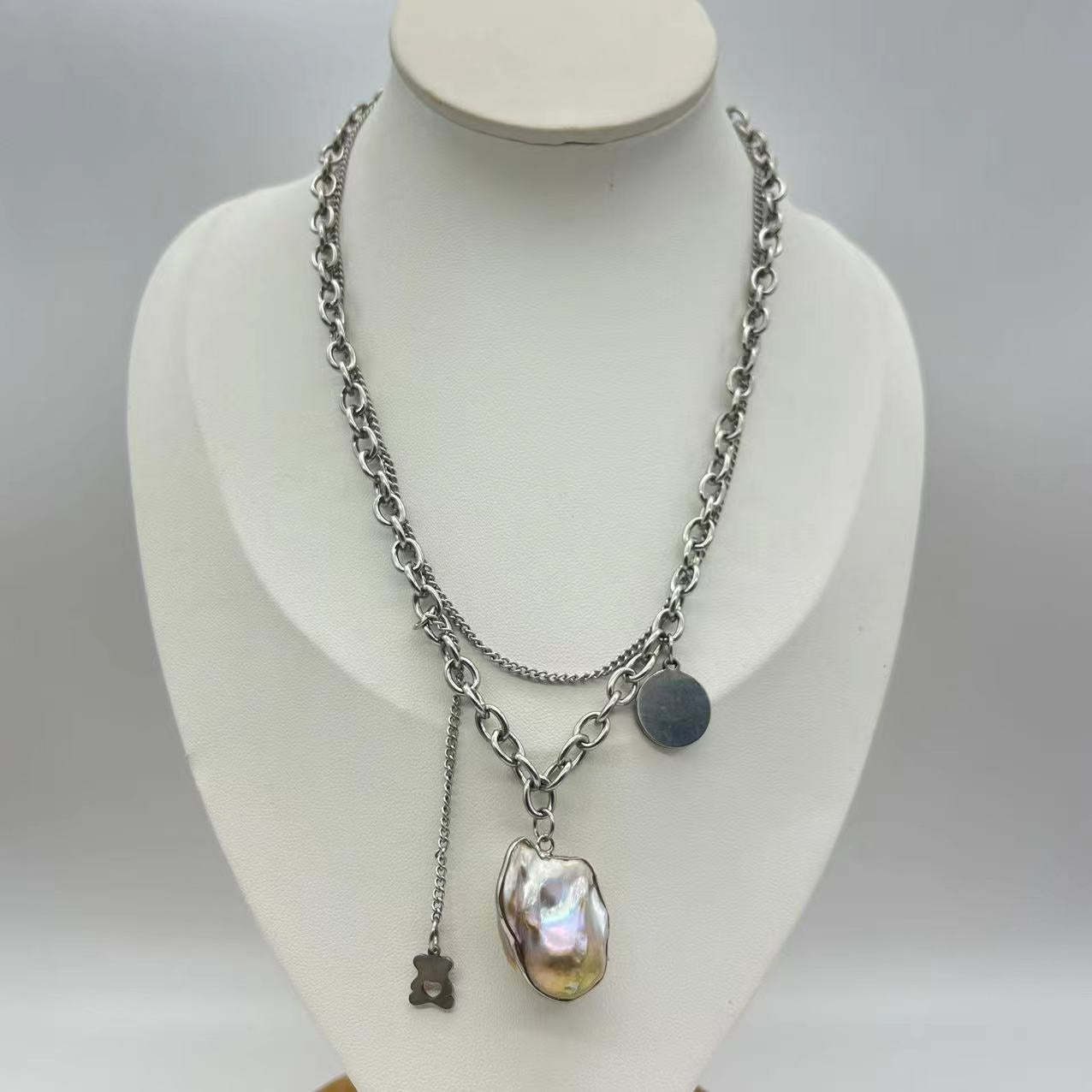 (P010) Legendary Baroque Pendant