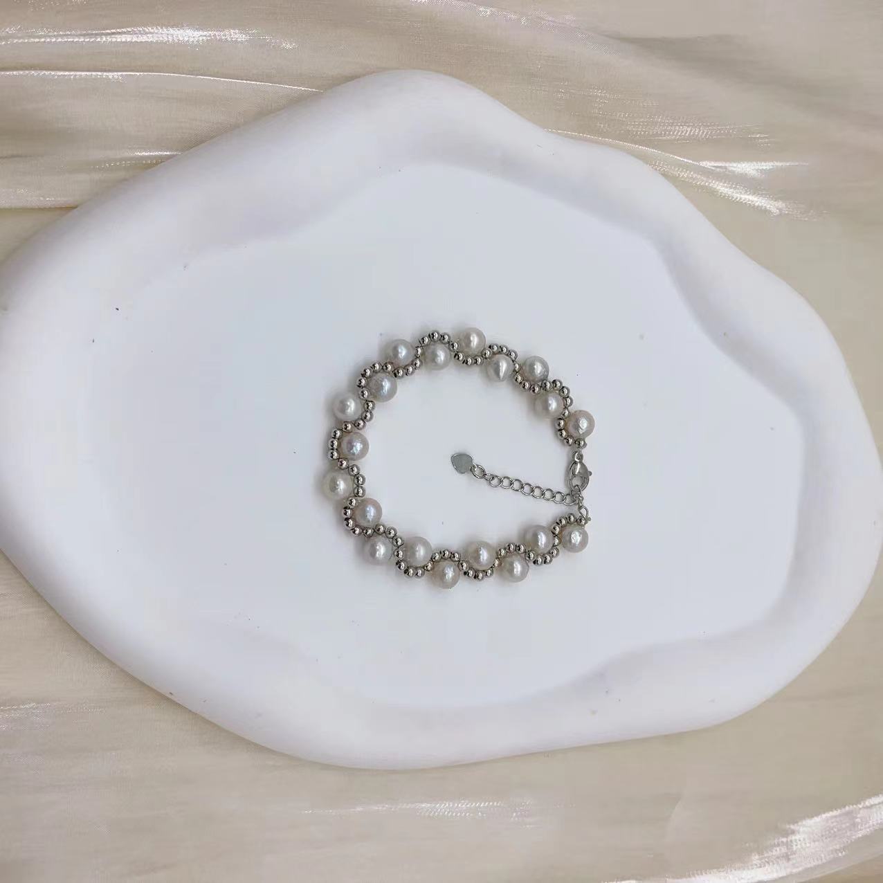 (B043) Freshwater pearl strand interwoven with thread bracelet