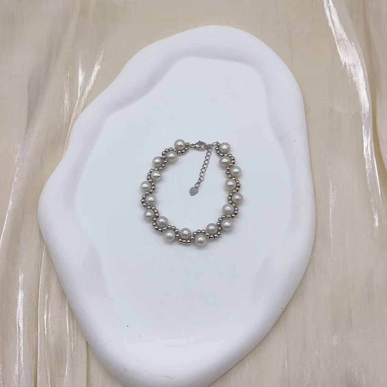 (B043) Freshwater pearl strand interwoven with thread bracelet