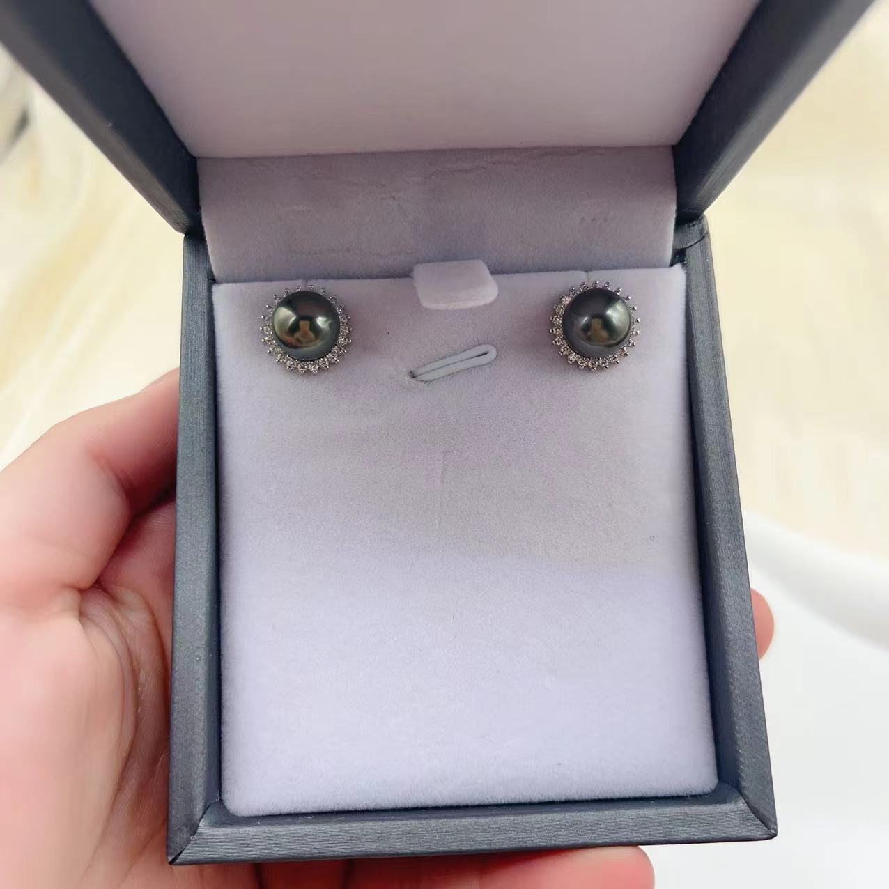 E75 Black tahitian sunflower Earring