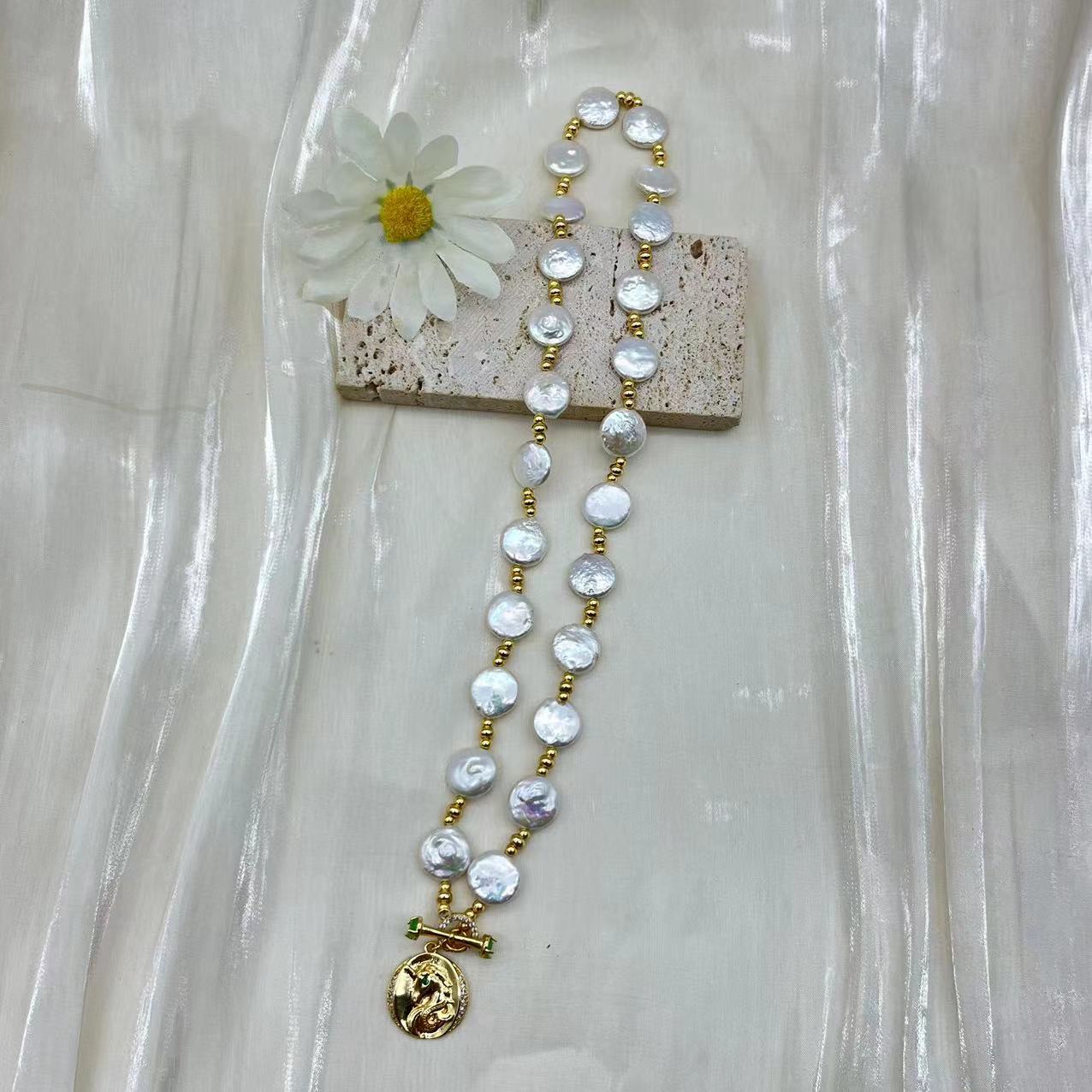 (N012)Baroque Pearl round pendant necklace