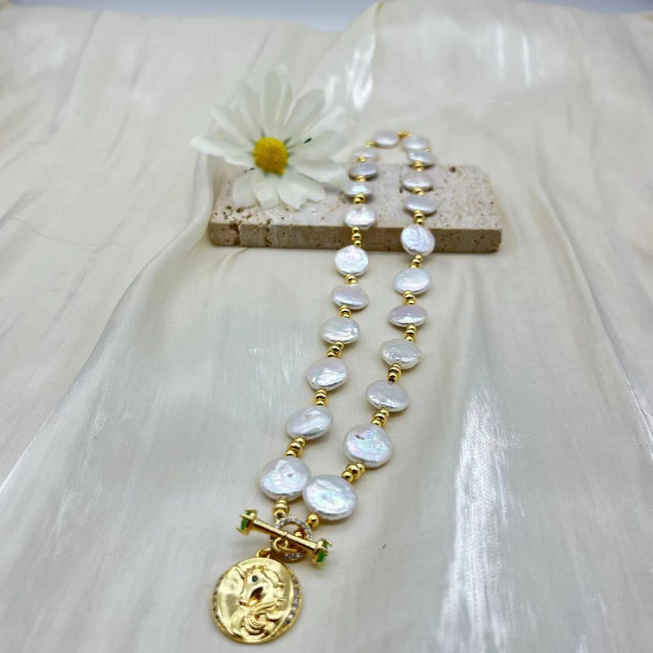 (N012)Baroque Pearl round pendant necklace