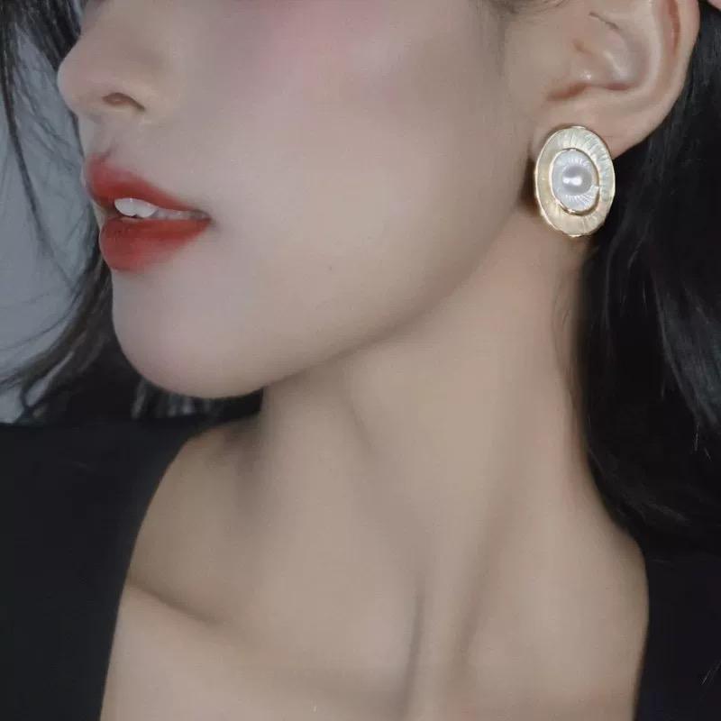 (E066)Pearl earrings stud/shell