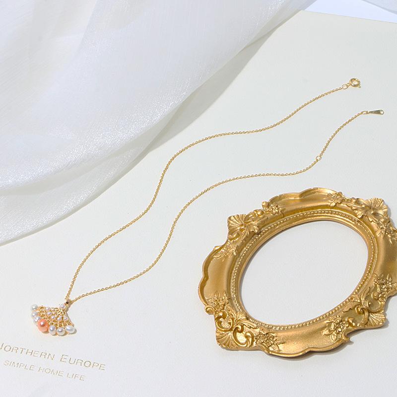 (J021)  Scalloped pearl set