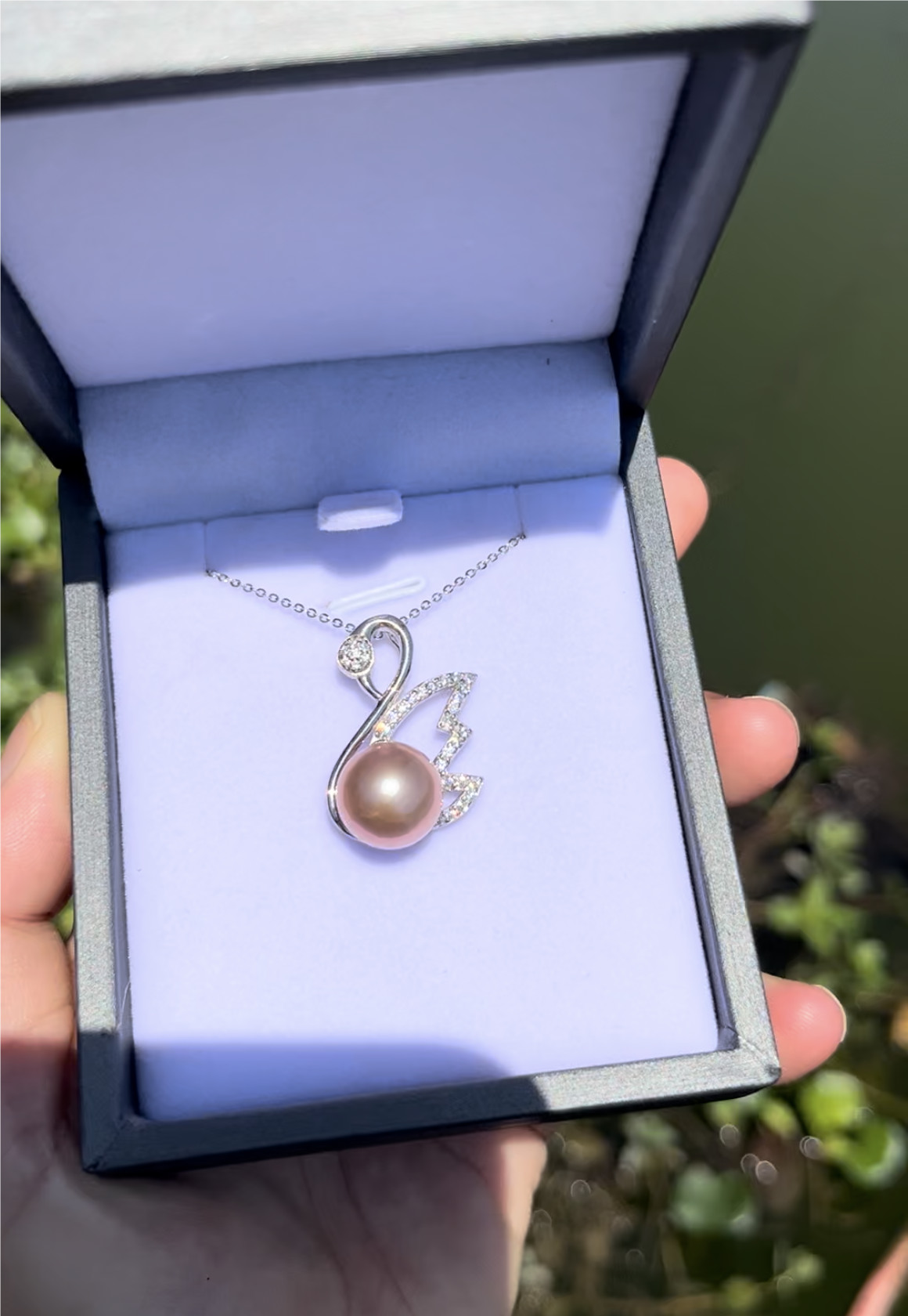 (P012) Swan pendant/ fresh water pearl  Anniversary Wedding  gift