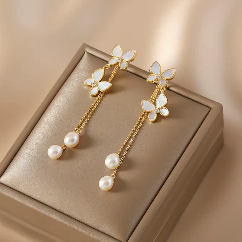 (E048) Butterfly Pearl dangling earrings