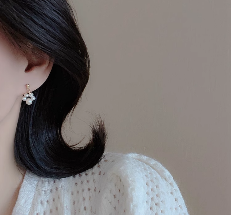 (E073)  Dissymmetry Cat/Pearl earrings stud