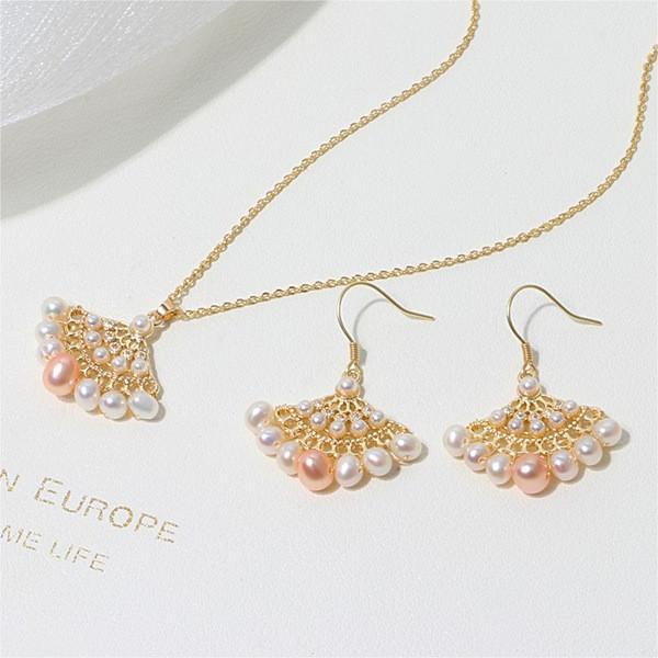 (J021)  Scalloped pearl set