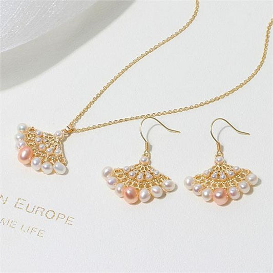 (J021)  Scalloped pearl set