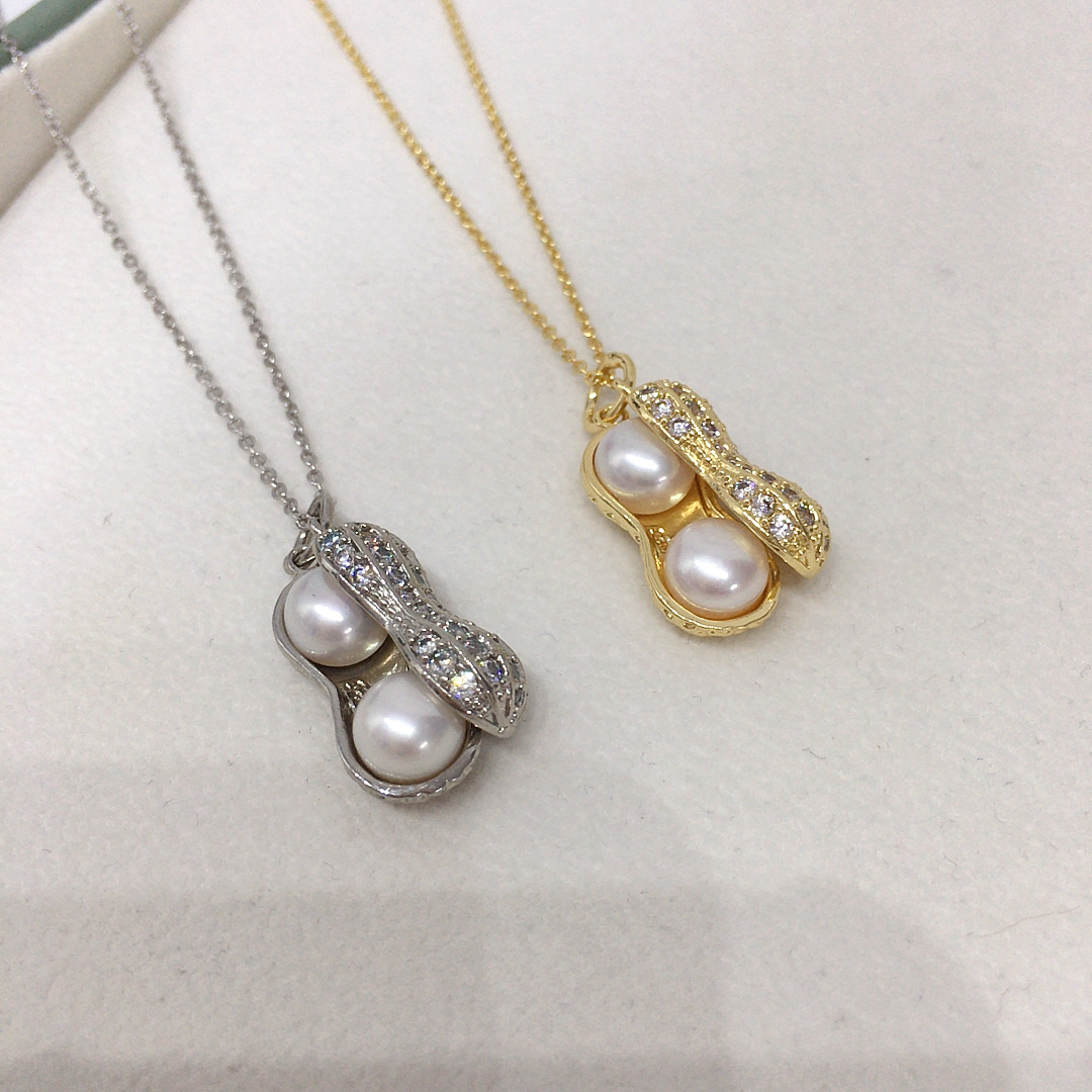 (P009) Peanut pendant