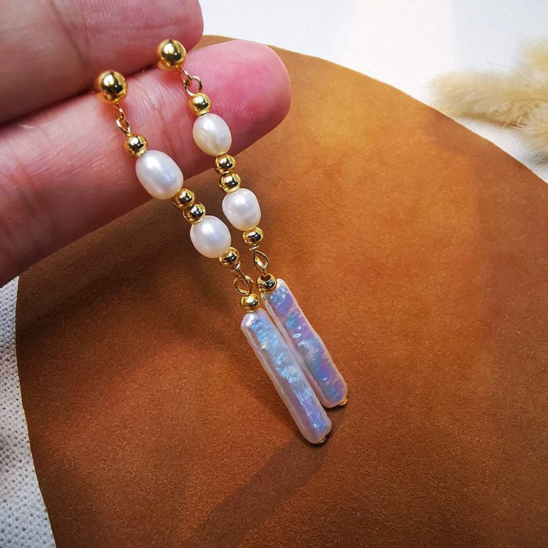 (E064)  Baroque pearl earring stud