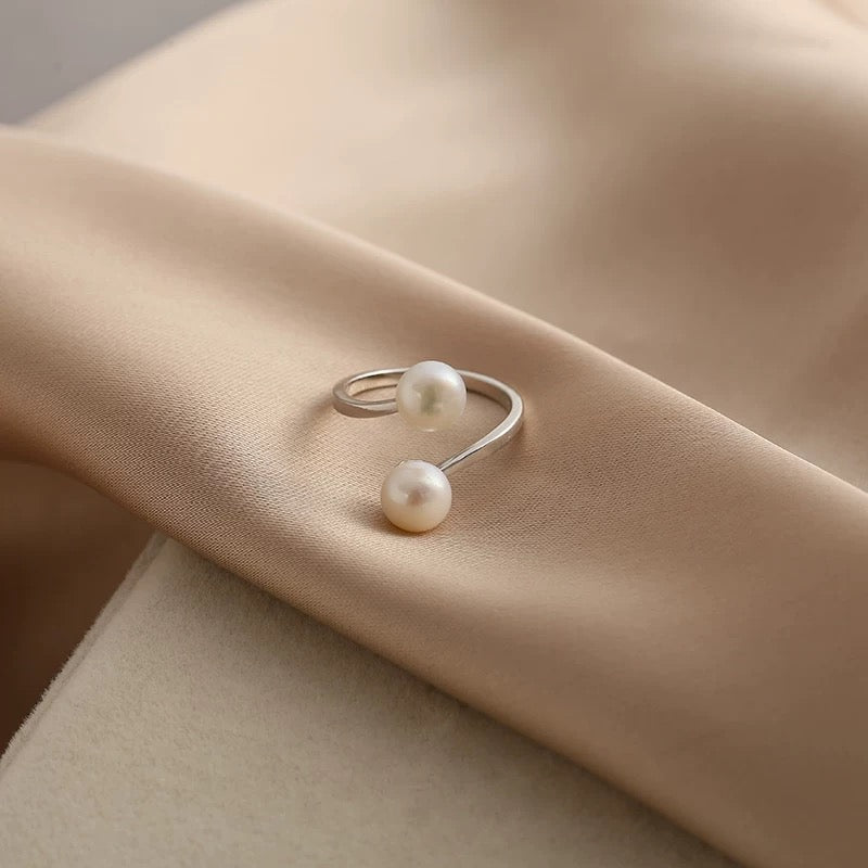 (R004)  White pearl ring  S925