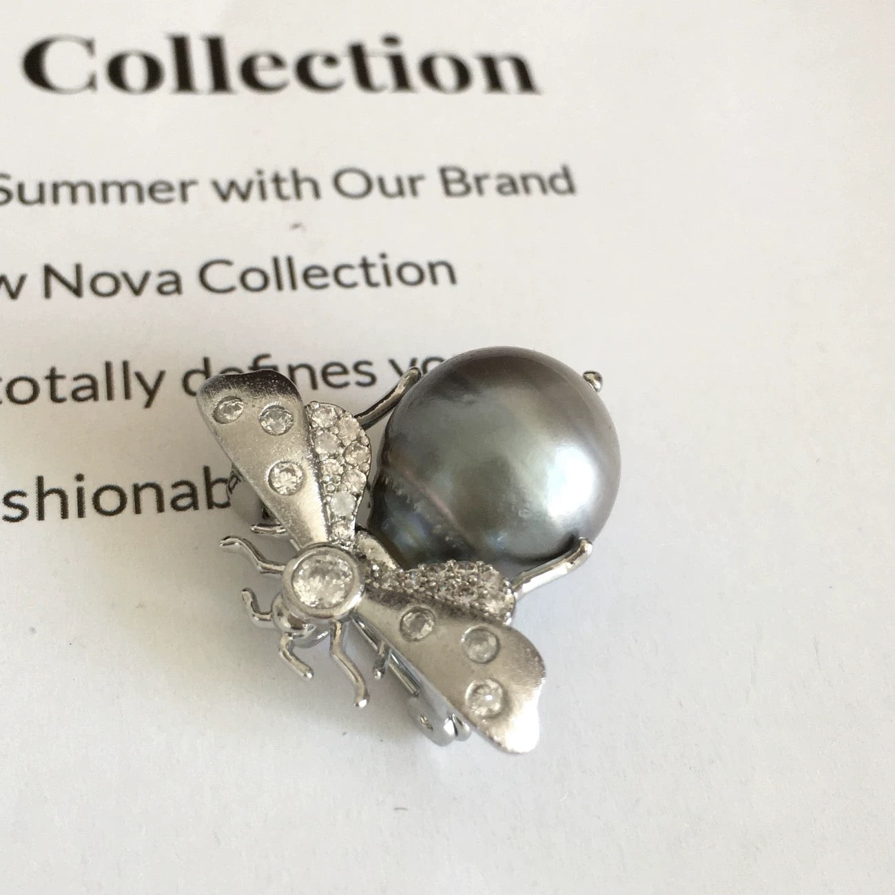 (P003) Bubble bee pearl pendant