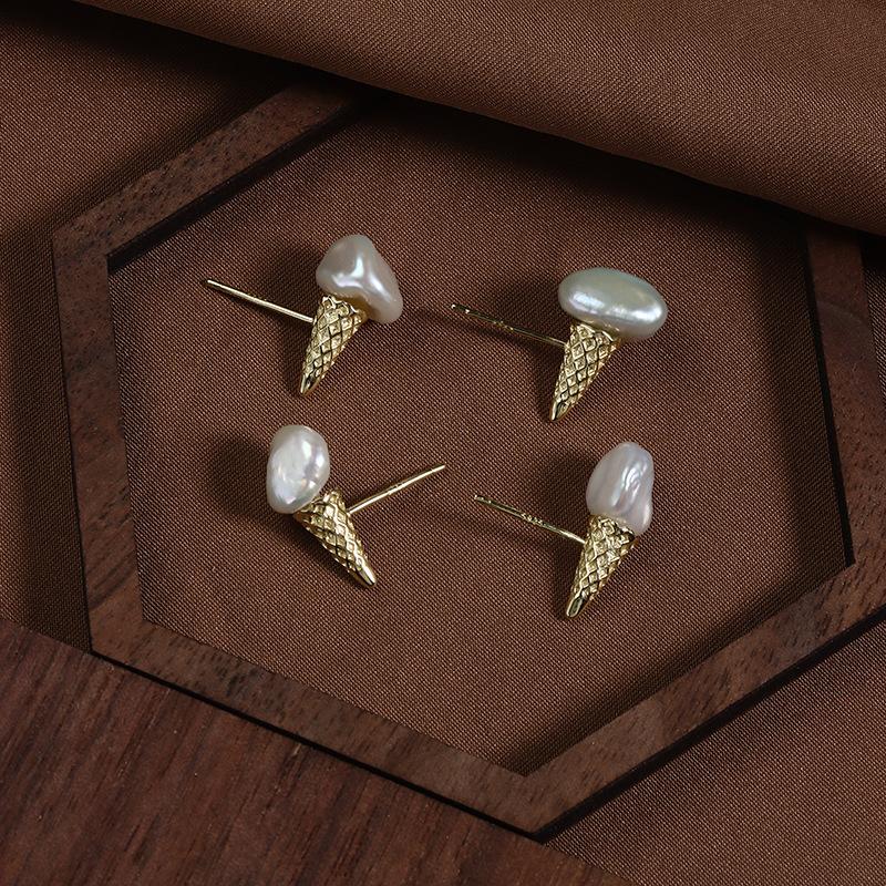 (E068)  Sweet French ice cream pearl stud earrings