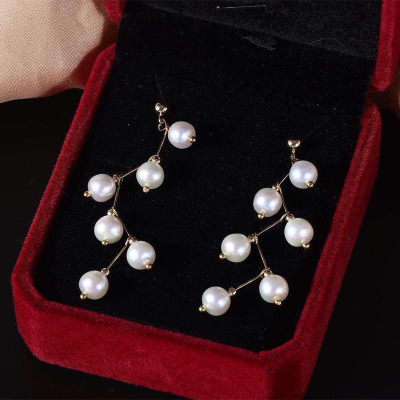 (E047) Grape frame shape pearl stud earrings
