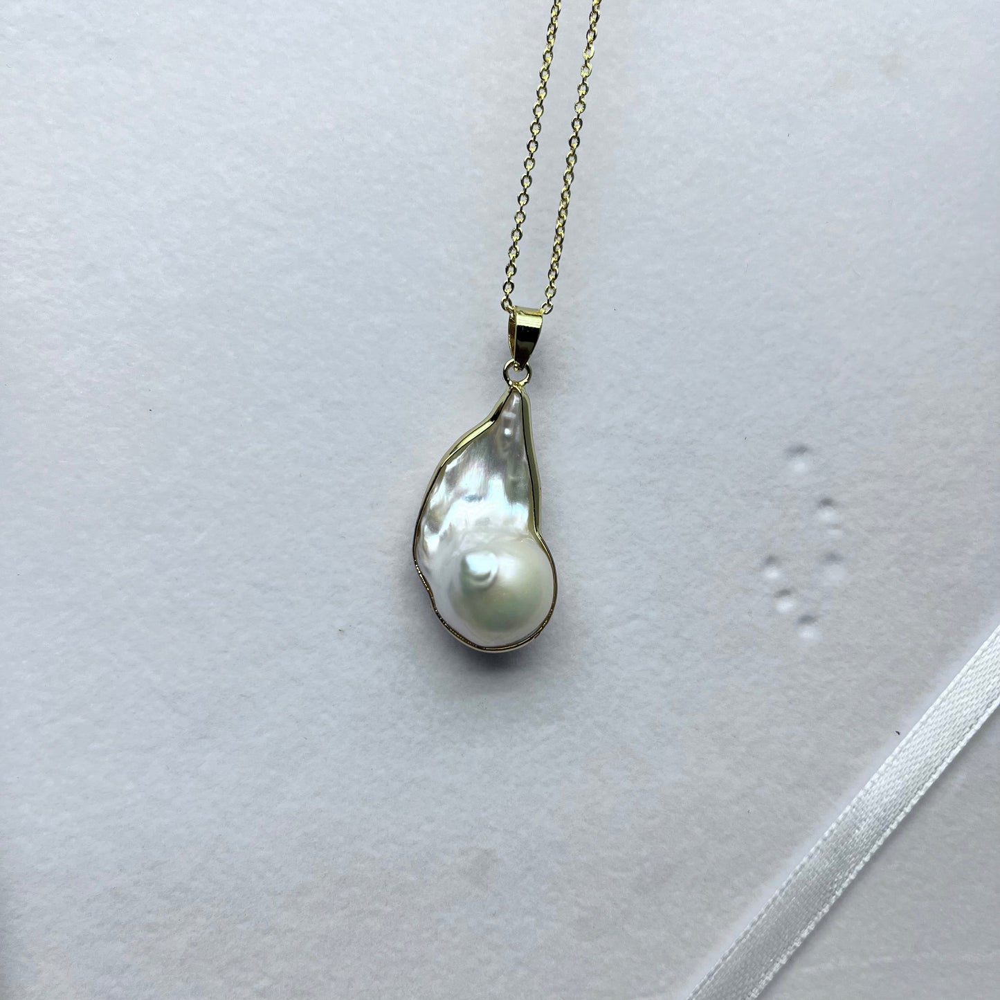 (P016) Legendary pendant.