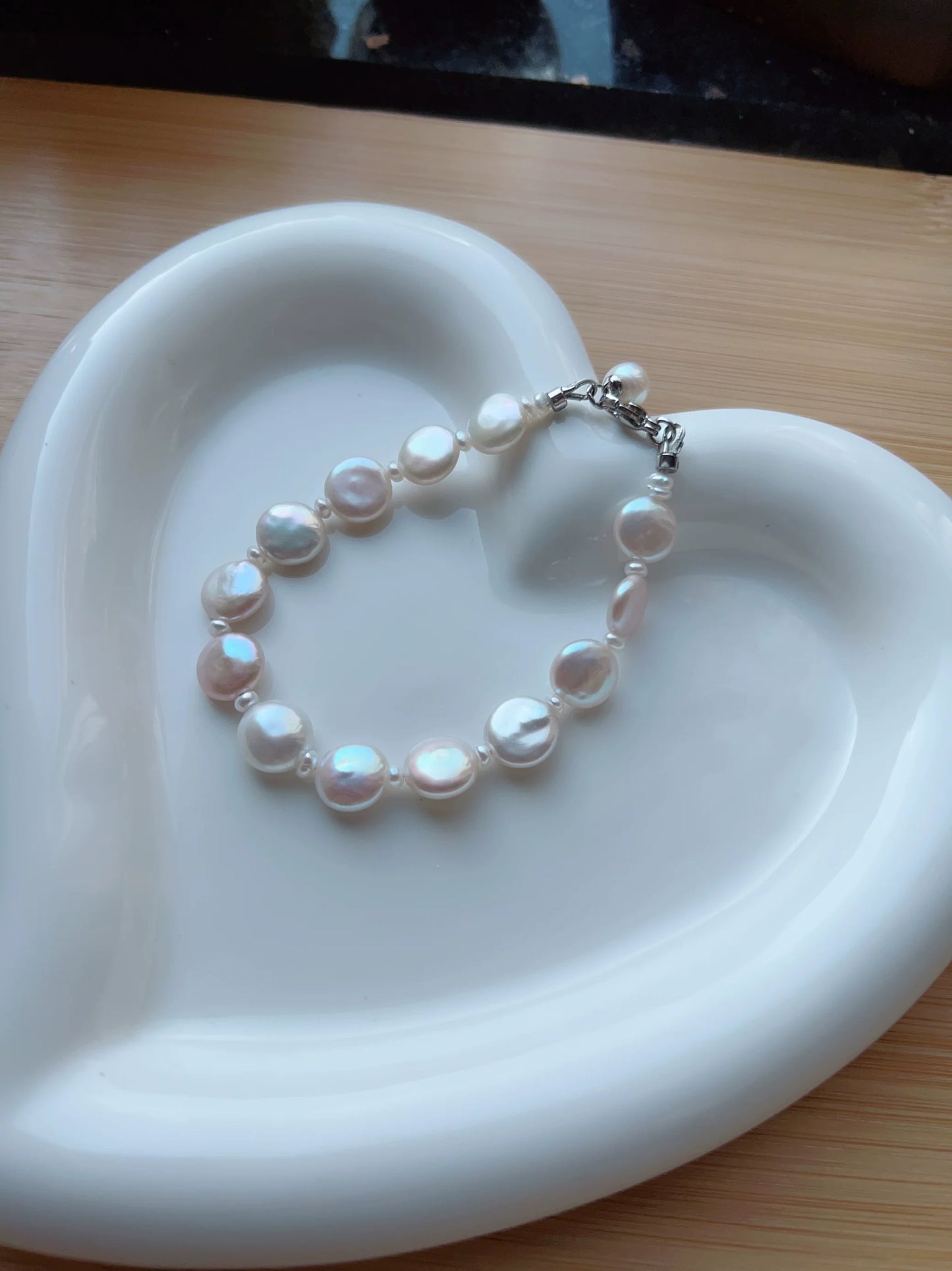 (B068) Aurora Button Pearl bracelet/Light of Refinement