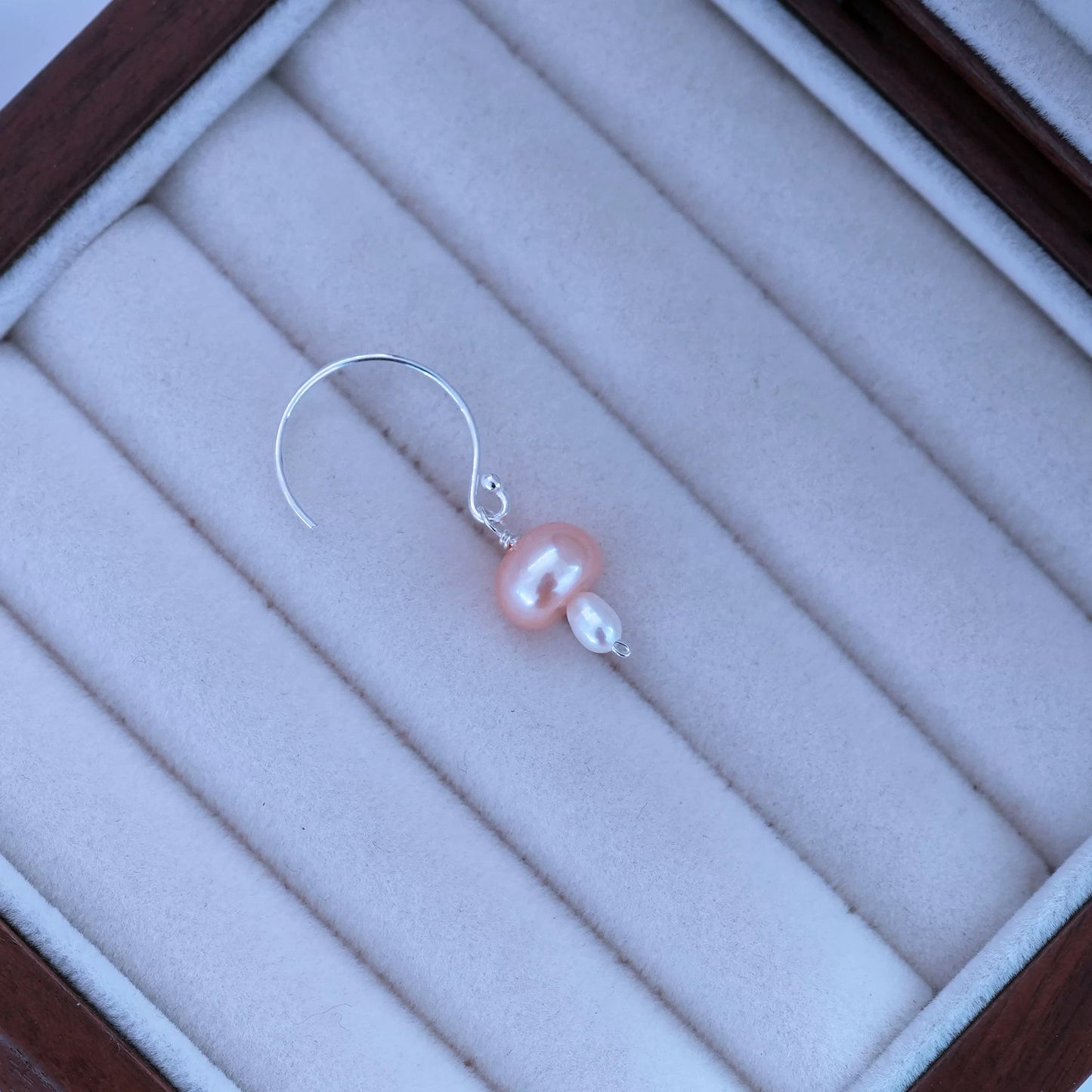 (E059) Pearl sterling silver stud & earrings