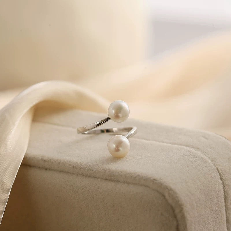 (R004)  White pearl ring  S925