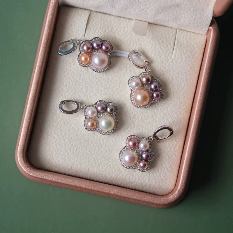 (P008)Cat's paw pendant/Elegant Pearl Pendant/Pearl Pendant Gift