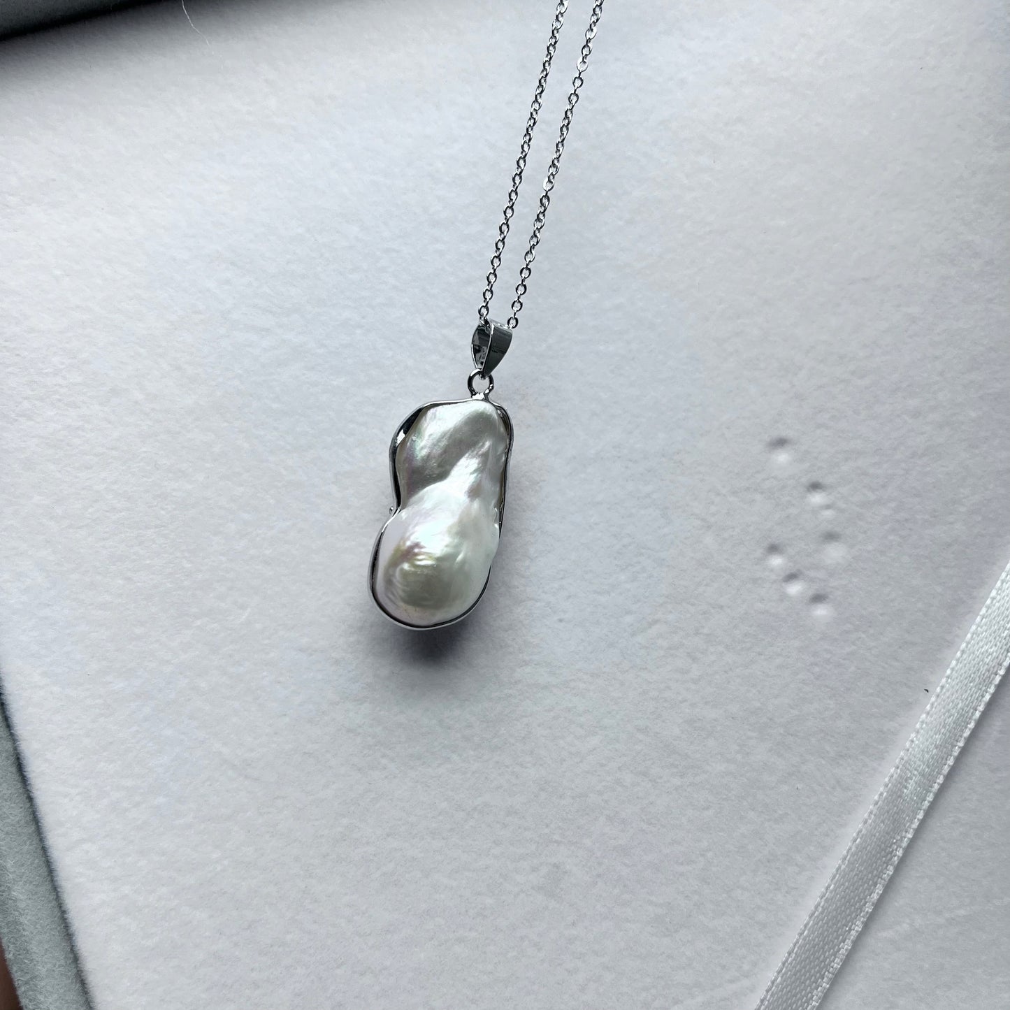 (P016) Legendary pendant.