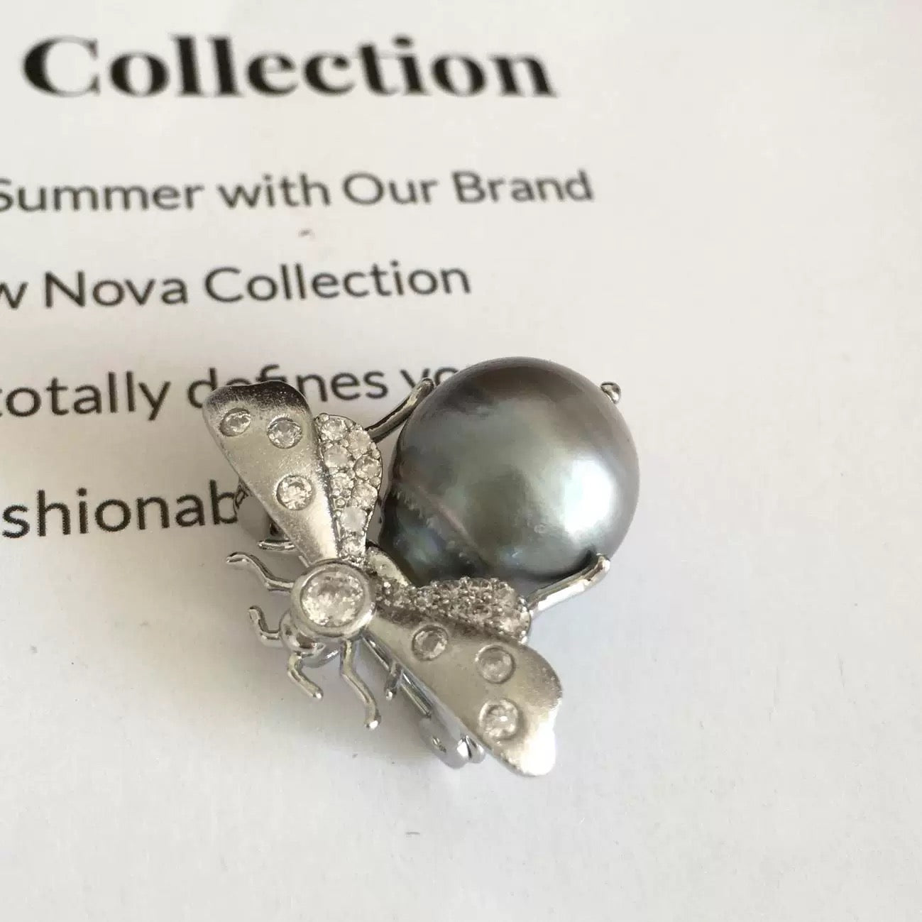 (P003) Bubble bee pearl pendant