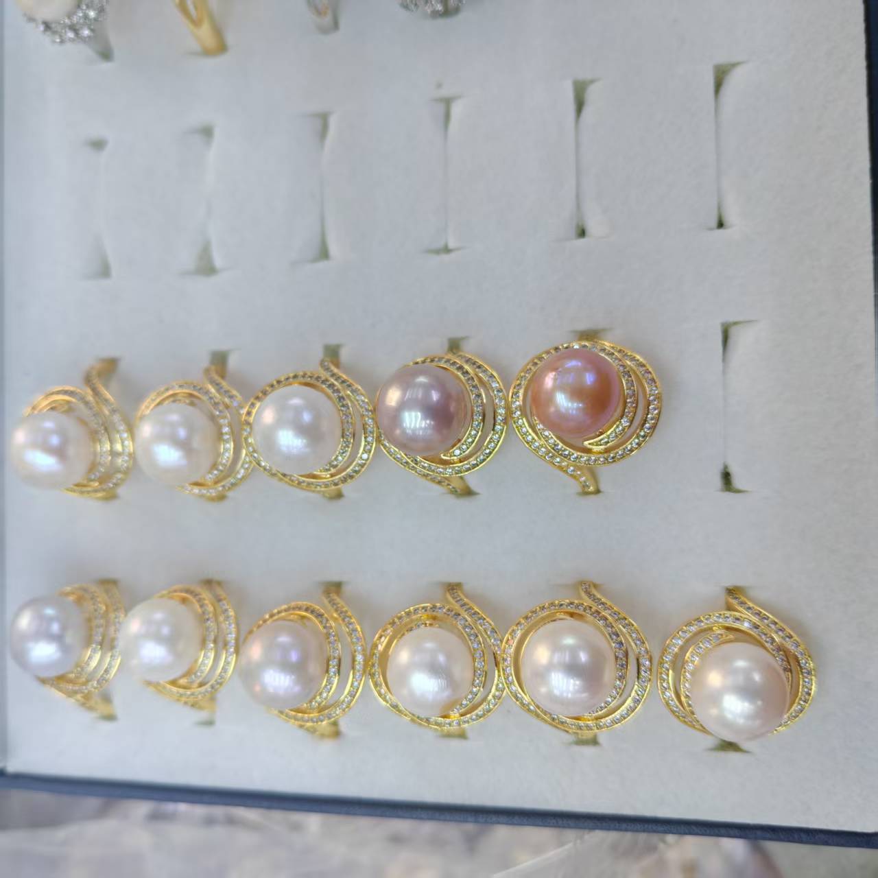 (R001) ring
