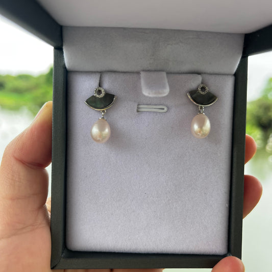 (E079) Black Angel Earrings stud